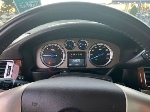 Used 2014 Cadillac Escalade Platinum image 16