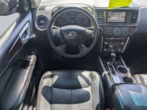 Used 2013 Nissan Pathfinder SL FWD image 17
