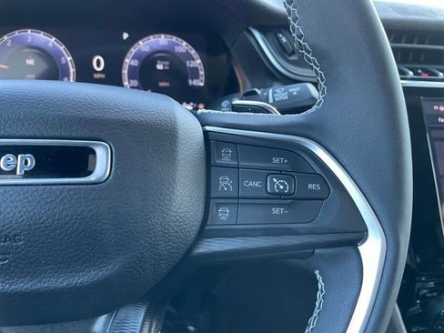 Used 2024 Jeep Grand Cherokee Altitude image 17