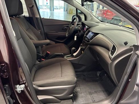 Used 2020 Chevrolet Trax LT FWD image 16