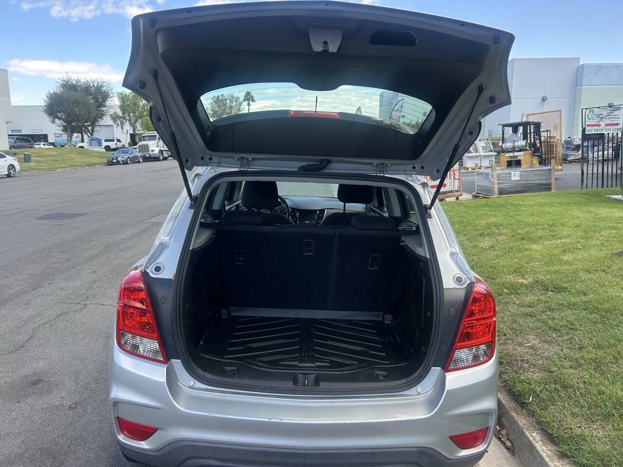 Used 2017 Chevrolet Trax LS AWD/4WD image 1