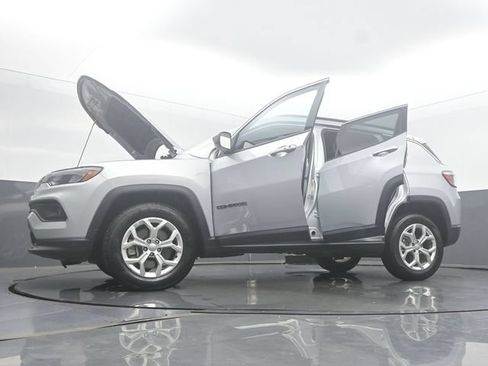 Used 2024 Jeep Compass Latitude AWD/4WD image 55