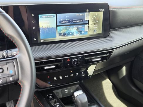 Used 2025 Nissan Kicks SR FWD image 11