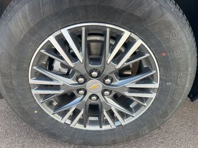 Used 2025 Chevrolet Traverse LT