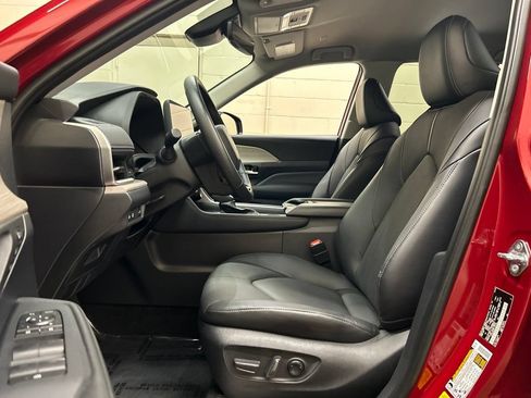 Used 2026 Toyota Grand Highlander AWD image 7