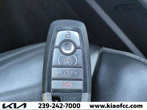 Used 2020 Ford Explorer Platinum w/ Premium Technology Package image 34