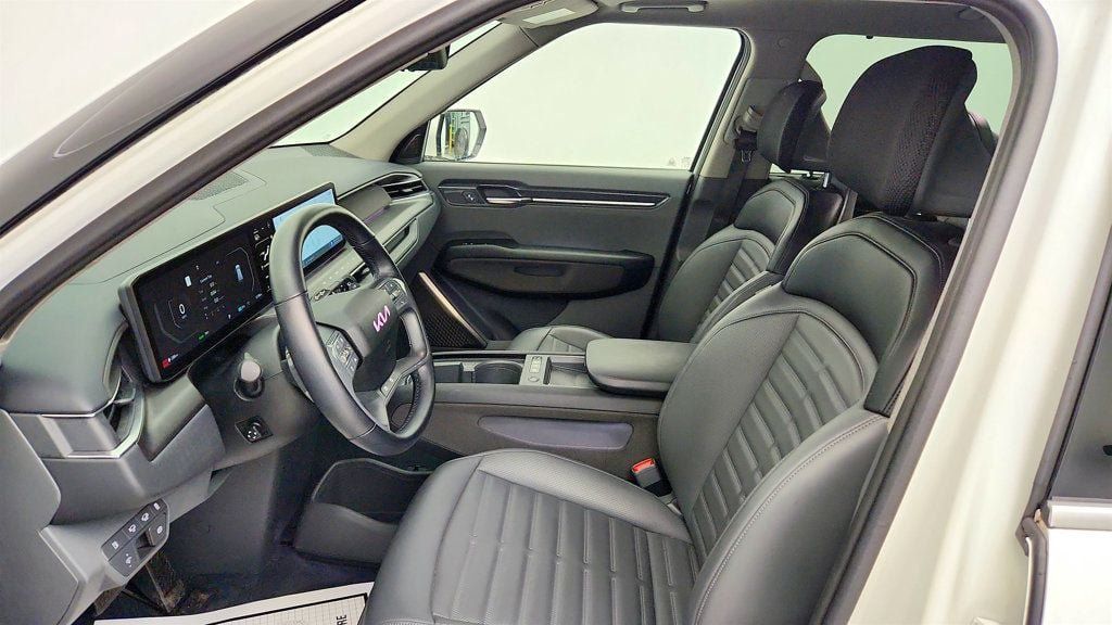 Used 2024 Kia EV9 Land AWD/4WD image 18