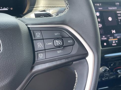Used 2025 Jeep Grand Cherokee Laredo X w/ Luxury Tech Group I AWD/4WD image 28