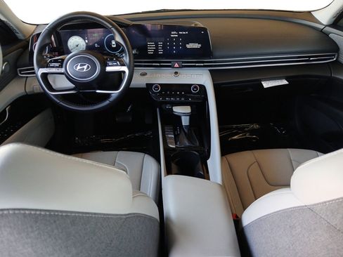 Used 2024 Hyundai Elantra Limited image 10