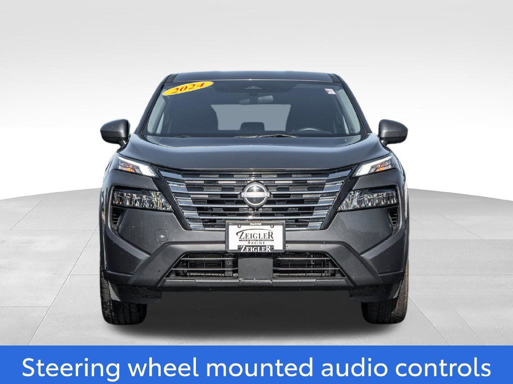 Used 2024 Nissan Rogue SV FWD image 2