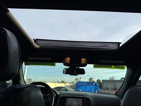 Used 2015 Jeep Grand Cherokee Overland image 16