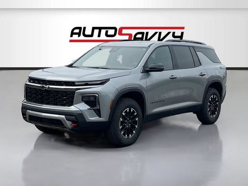 Used 2025 Chevrolet Traverse Z71 w/ Driver Confidence Package AWD/4WD image 3