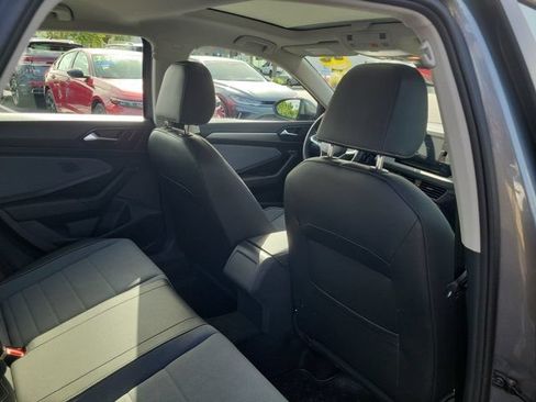 Certified 2025 Volkswagen Jetta SE w/ Sunroof Package FWD image 8