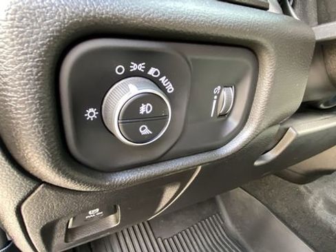 Used 2022 RAM 1500 Big Horn AWD/4WD image 18
