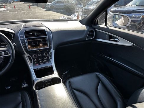 Certified 2019 Lincoln Nautilus Premier image 17