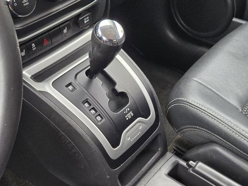 Used 2017 Jeep Compass Latitude image 9