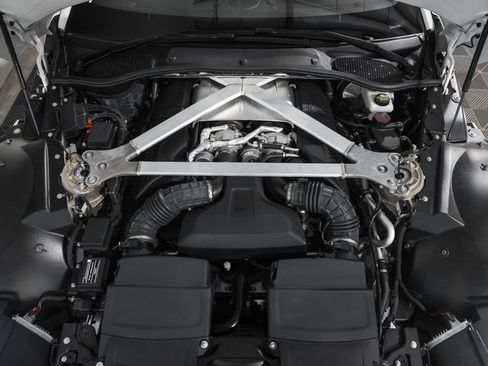 Used 2023 Aston Martin V8 Vantage Coupe RWD image 31