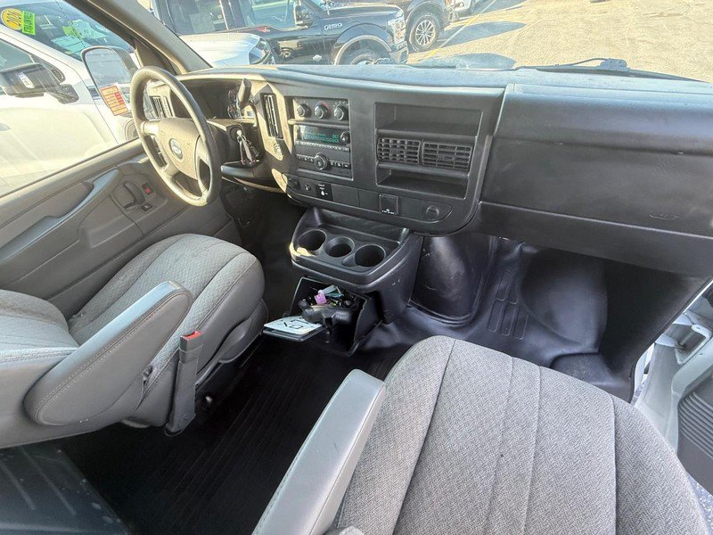 Used 2015 Chevrolet Express 3500 RWD image 17