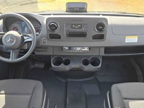 Used 2025 Mercedes-Benz Sprinter 2500 image 15