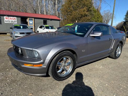 Used 2006 Ford Mustang GT image 2