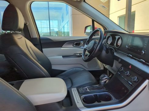 Used 2023 Kia Carnival LX FWD image 27