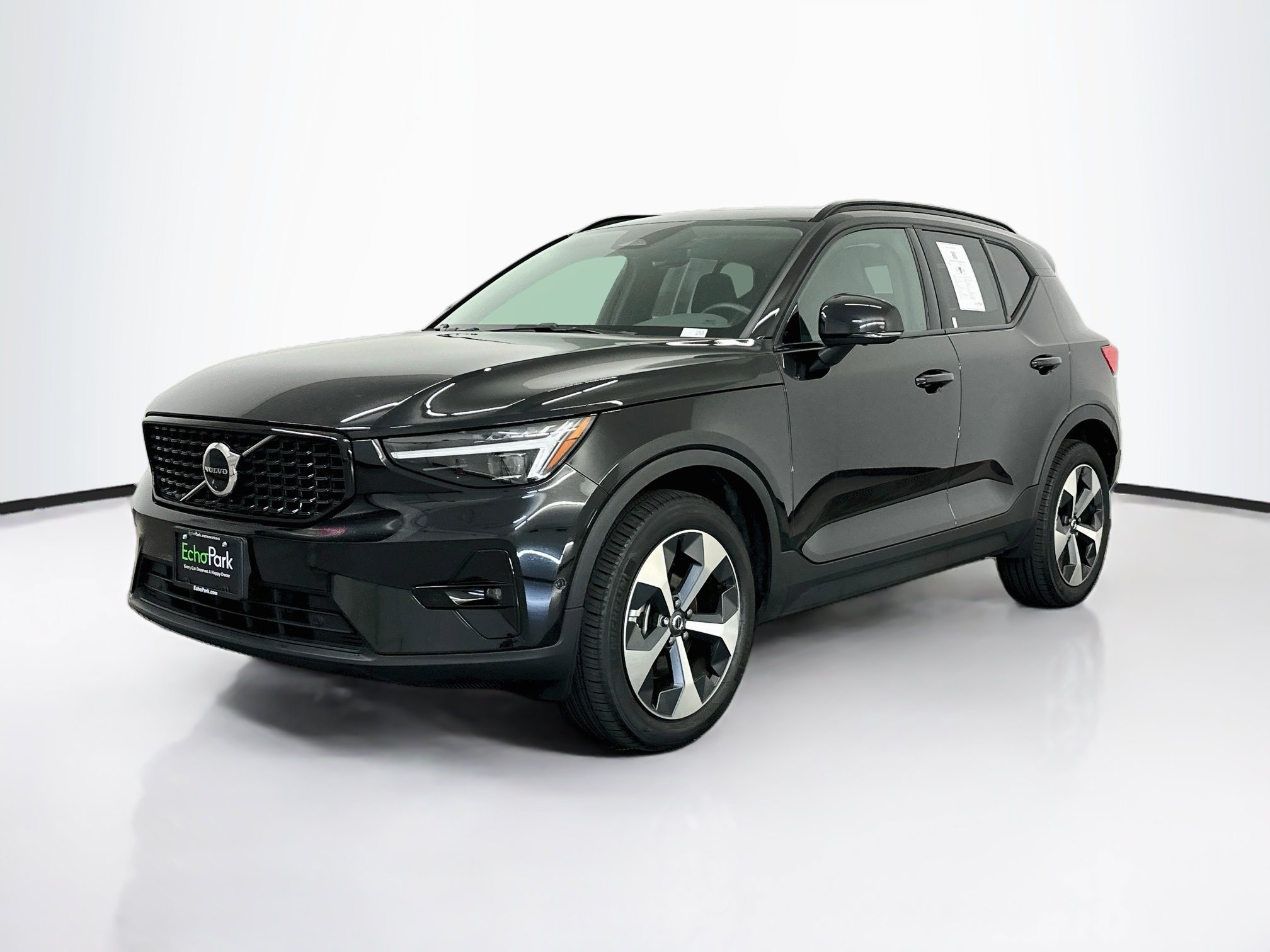 Used 2026 Volvo XC40 B5 Plus AWD/4WD image 3