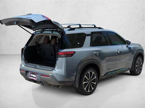 New 2026 Nissan Pathfinder Platinum FWD image 8