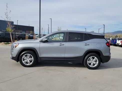 Used 2024 GMC Terrain SLE AWD/4WD image 2