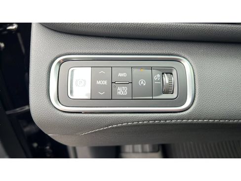 Certified 2025 Buick Enclave Avenir w/ Super Cruise Package AWD/4WD image 23