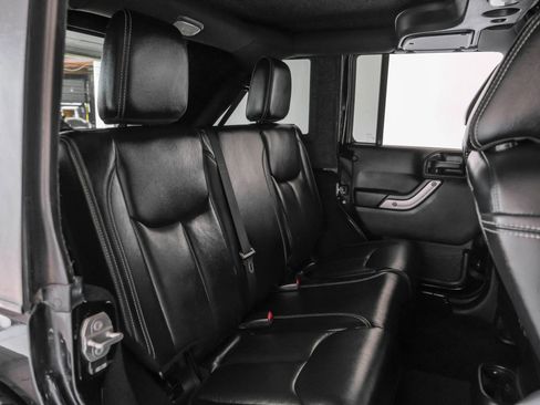 Used 2016 Jeep Wrangler Unlimited Rubicon image 31
