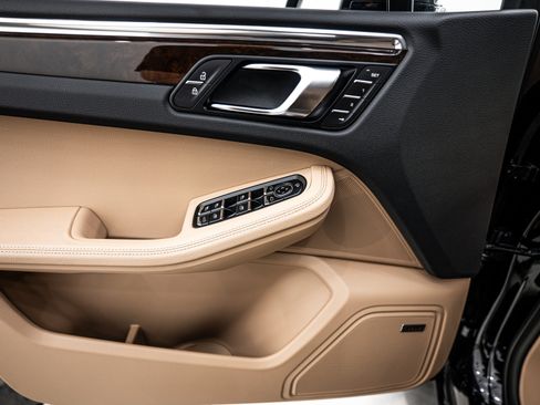 Certified 2026 Porsche Macan image 17