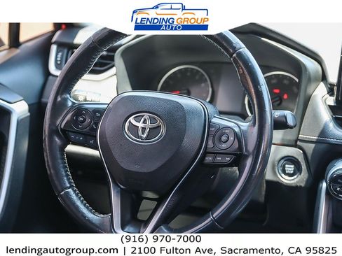Used 2019 Toyota RAV4 XLE Premium image 13