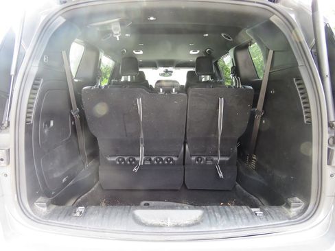 Used 2023 Chrysler Pacifica Touring-L w/ S Appearance Package FWD image 17