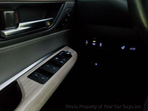 Used 2021 Toyota Venza XLE w/ Softex Package image 23