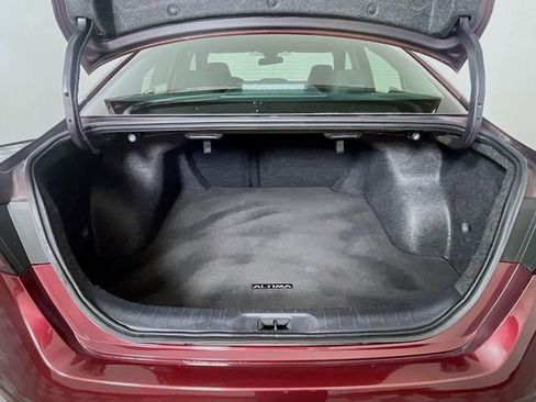 Used 2025 Nissan Altima 2.5 SV FWD image 25