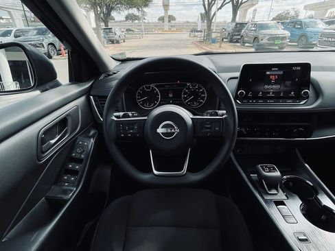 Used 2024 Nissan Rogue S image 10