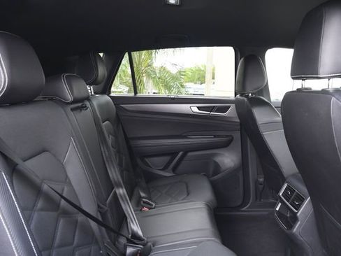 Used 2025 Volkswagen Atlas Cross Sport SE image 25