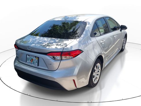 Used 2025 Toyota Corolla LE FWD image 9