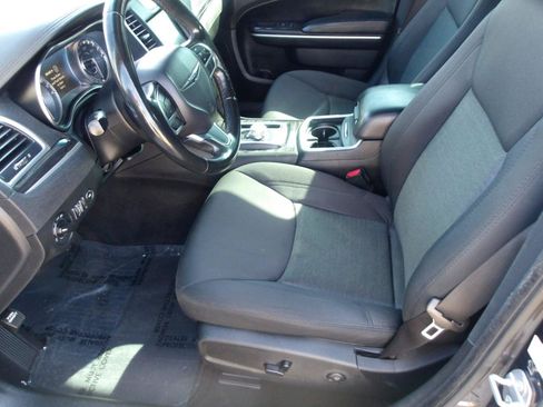 Used 2019 Chrysler 300 Touring w/ Sport Appearance Package RWD image 19