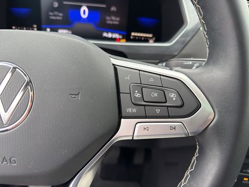 Used 2022 Volkswagen Tiguan SE image 21