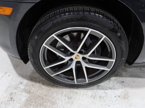 Used 2024 Porsche Macan AWD/4WD image 10