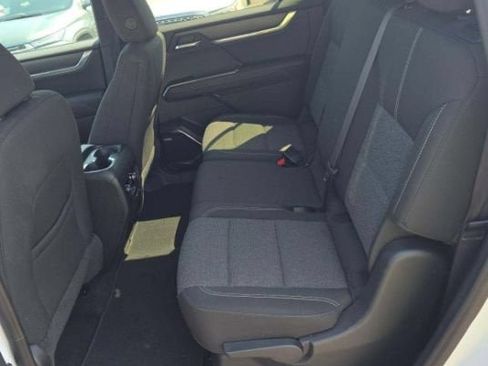 Used 2025 GMC Acadia Elevation FWD image 9