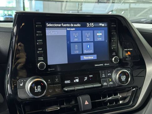 Used 2022 Toyota Highlander XLE AWD/4WD image 33