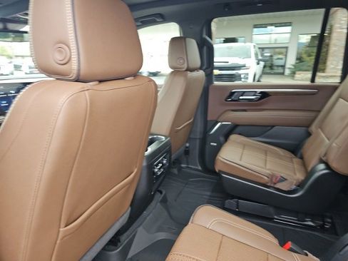 New 2026 Chevrolet Suburban High Country image 8