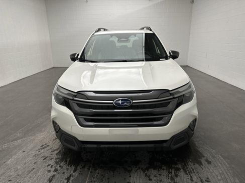 Used 2025 Subaru Forester Limited image 3