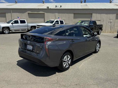 Used 2017 Toyota Prius Two FWD image 9