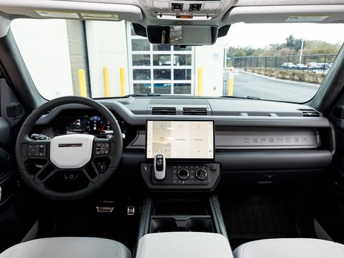 Used 2026 Land Rover Defender 110 OCTA image 35