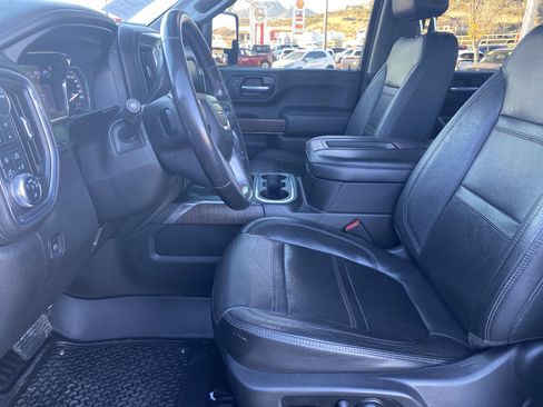 Used 2022 GMC Sierra 3500 Denali w/ Denali Black Diamond Edition image 9
