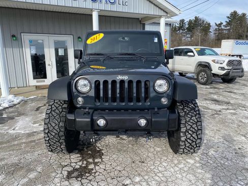 Used 2017 Jeep Wrangler Unlimited Rubicon w/ Cold Weather Group AWD/4WD image 9