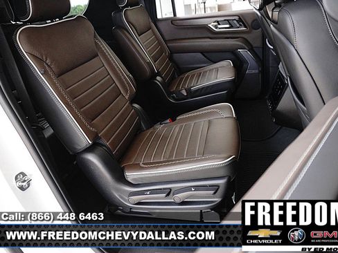 Used 2025 GMC Yukon XL Denali Ultimate AWD/4WD image 13